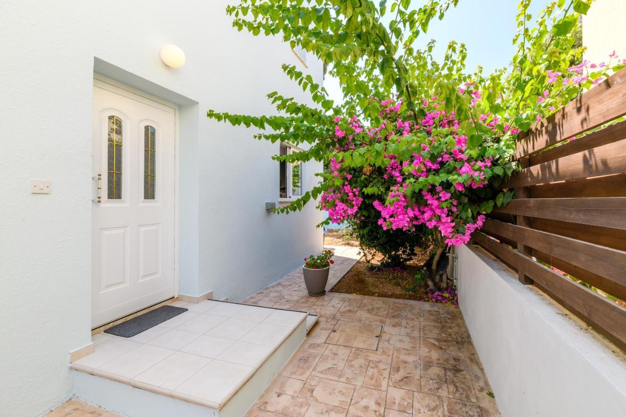 Villa Lela Serena By Ezoria Villas Protaras Bagian luar foto