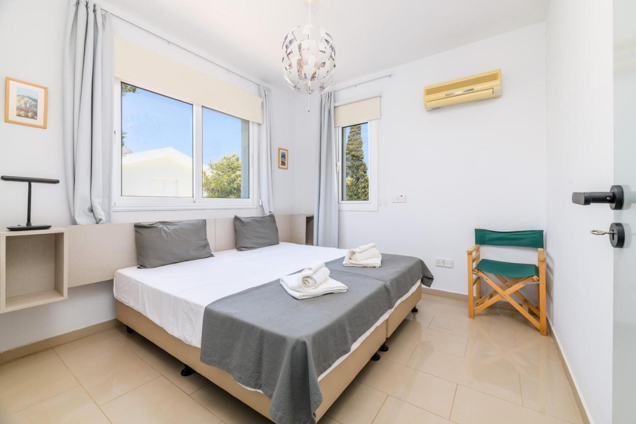 Villa Lela Serena By Ezoria Villas Protaras Bagian luar foto